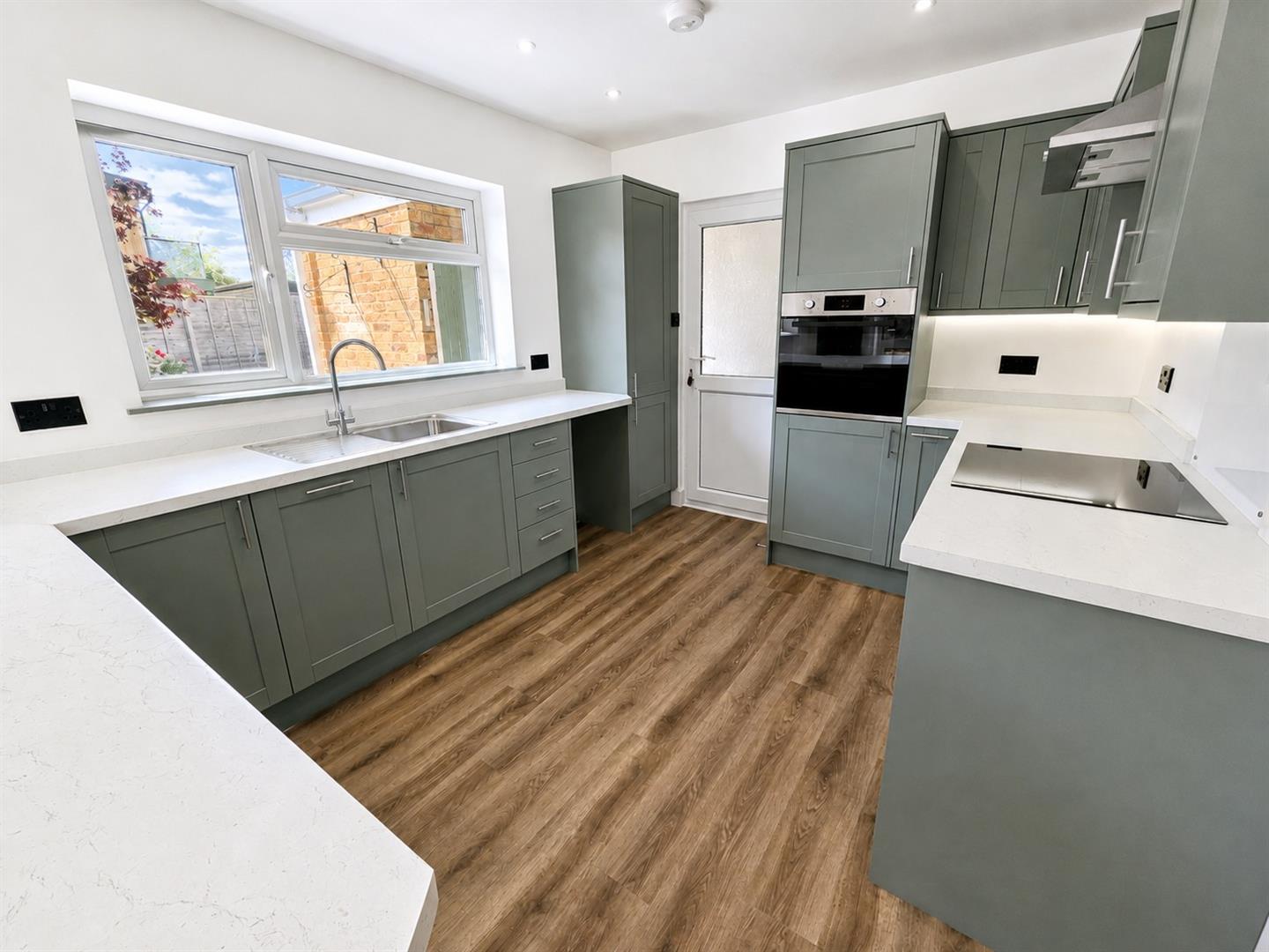 3 bed property in Home Close, Bedford